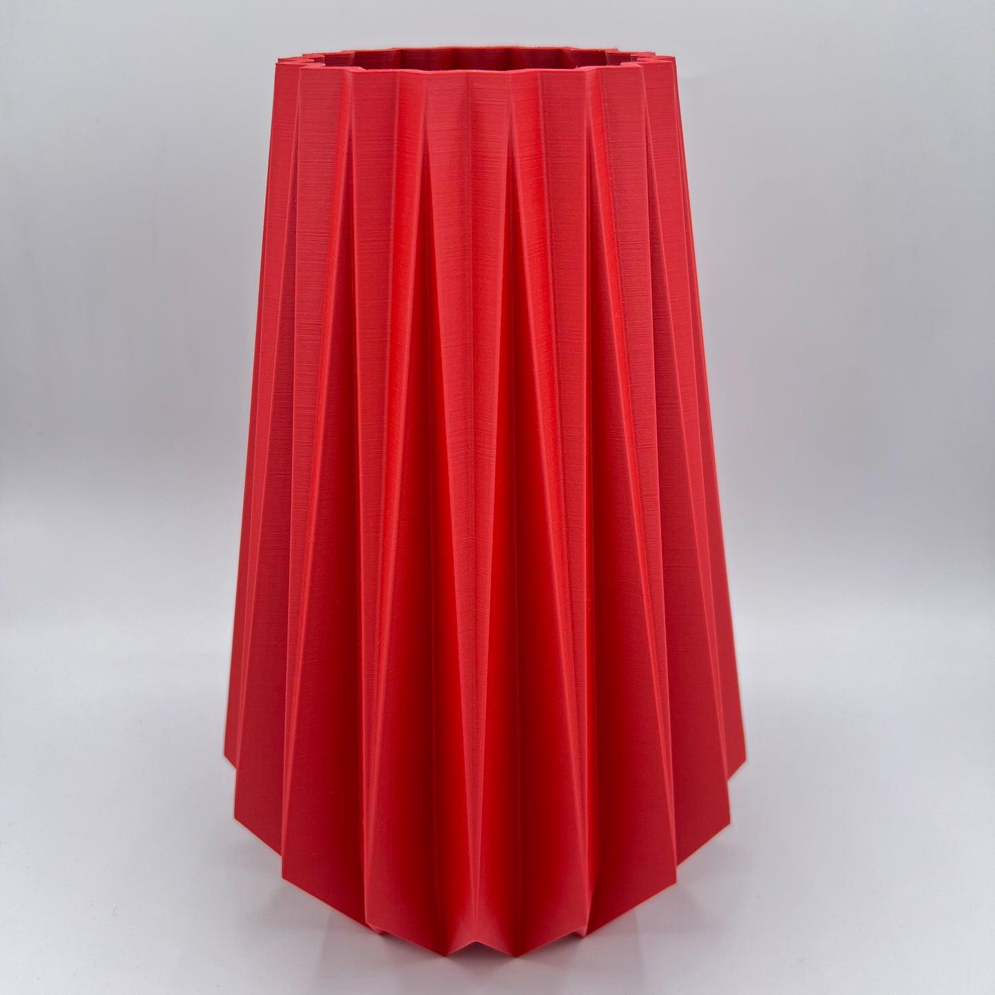 Vase "Yolande", Design audacieux et raffiné