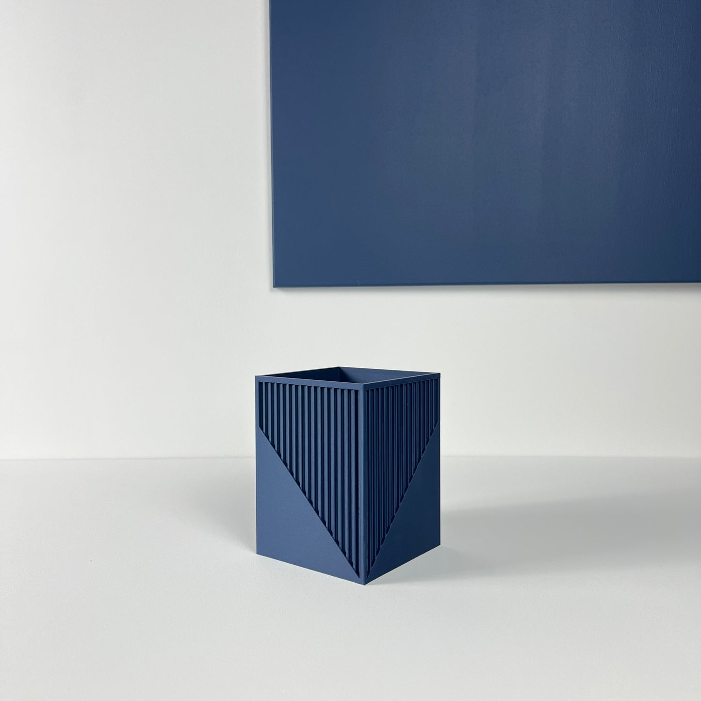 Vase "Stéphanie", Design géométrique et minimaliste