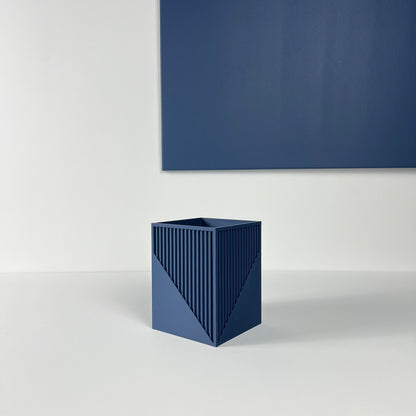 Vase "Stéphanie", Design géométrique et minimaliste