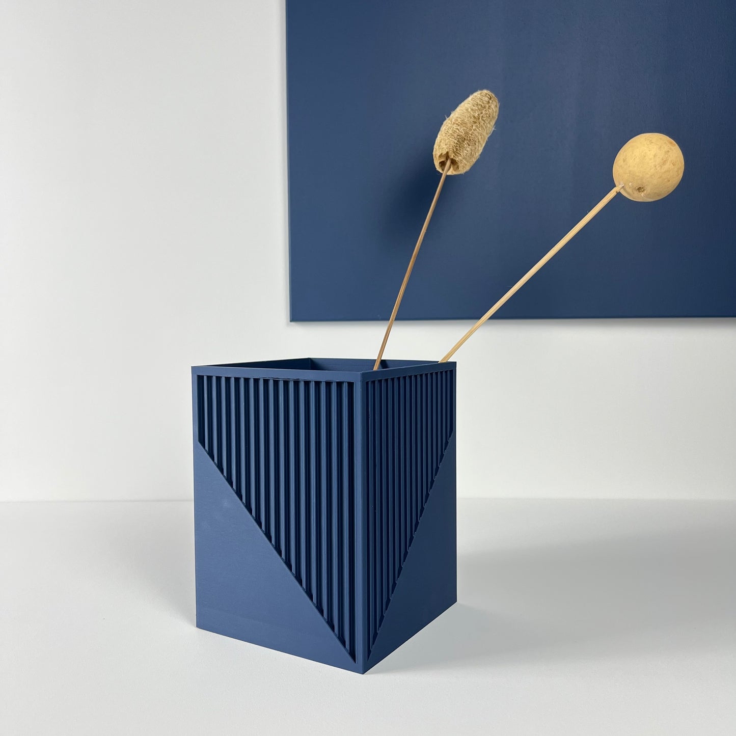 Vase "Stéphanie", Design géométrique et minimaliste