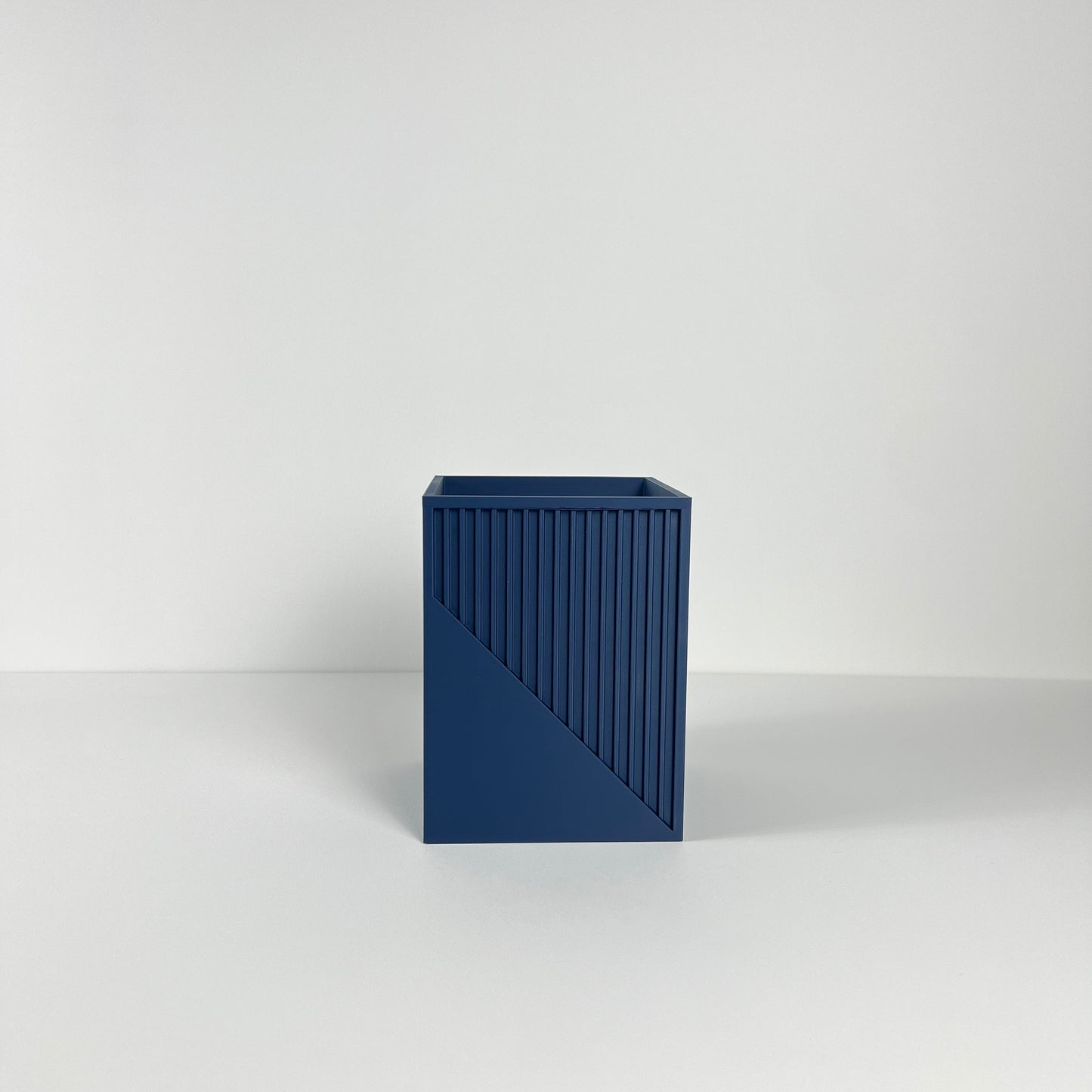 Vase "Stéphanie", Design géométrique et minimaliste
