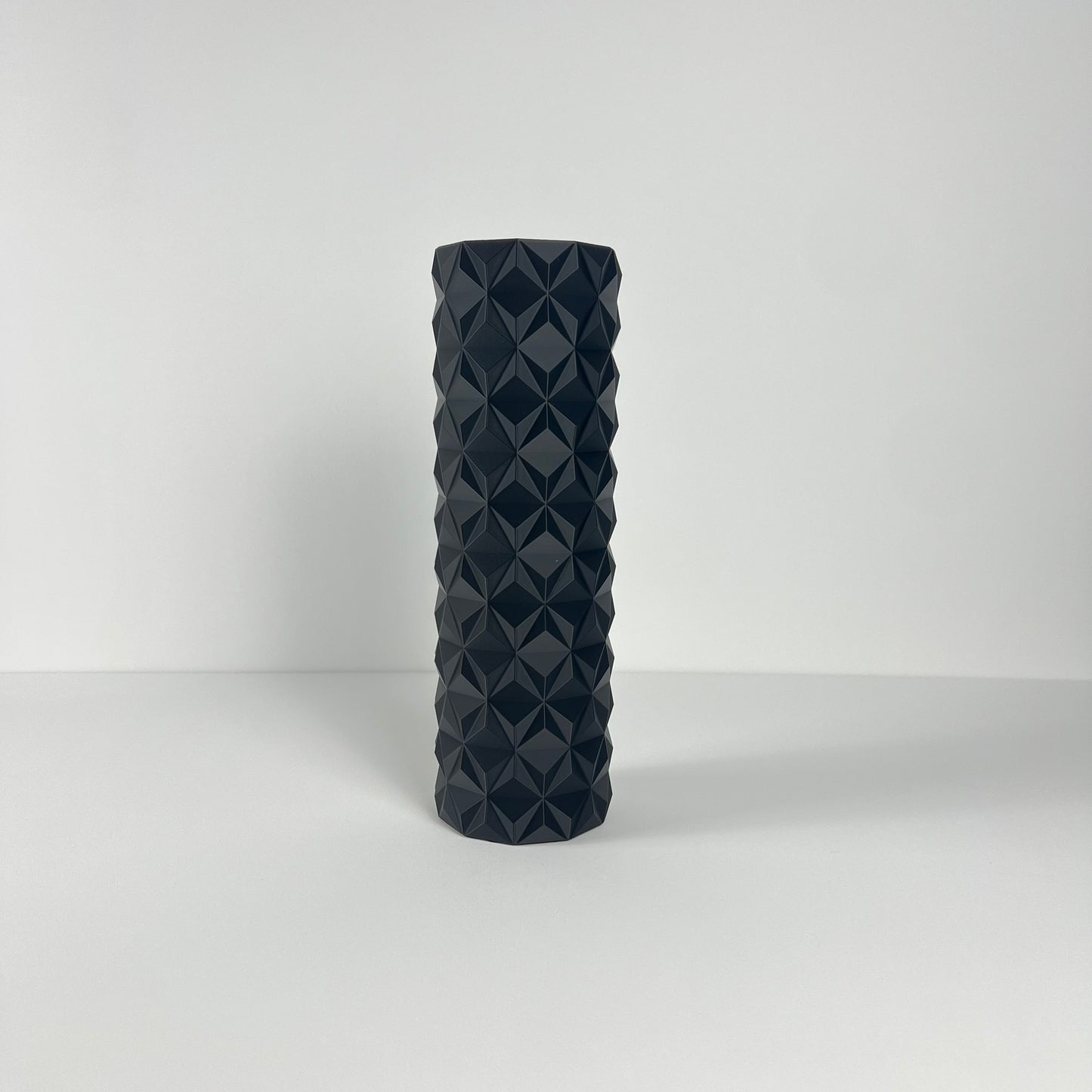Vase Lilou, fin et géométrique