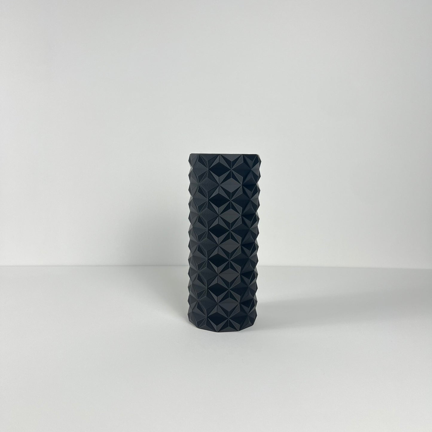 Vase Lilou, fin et géométrique