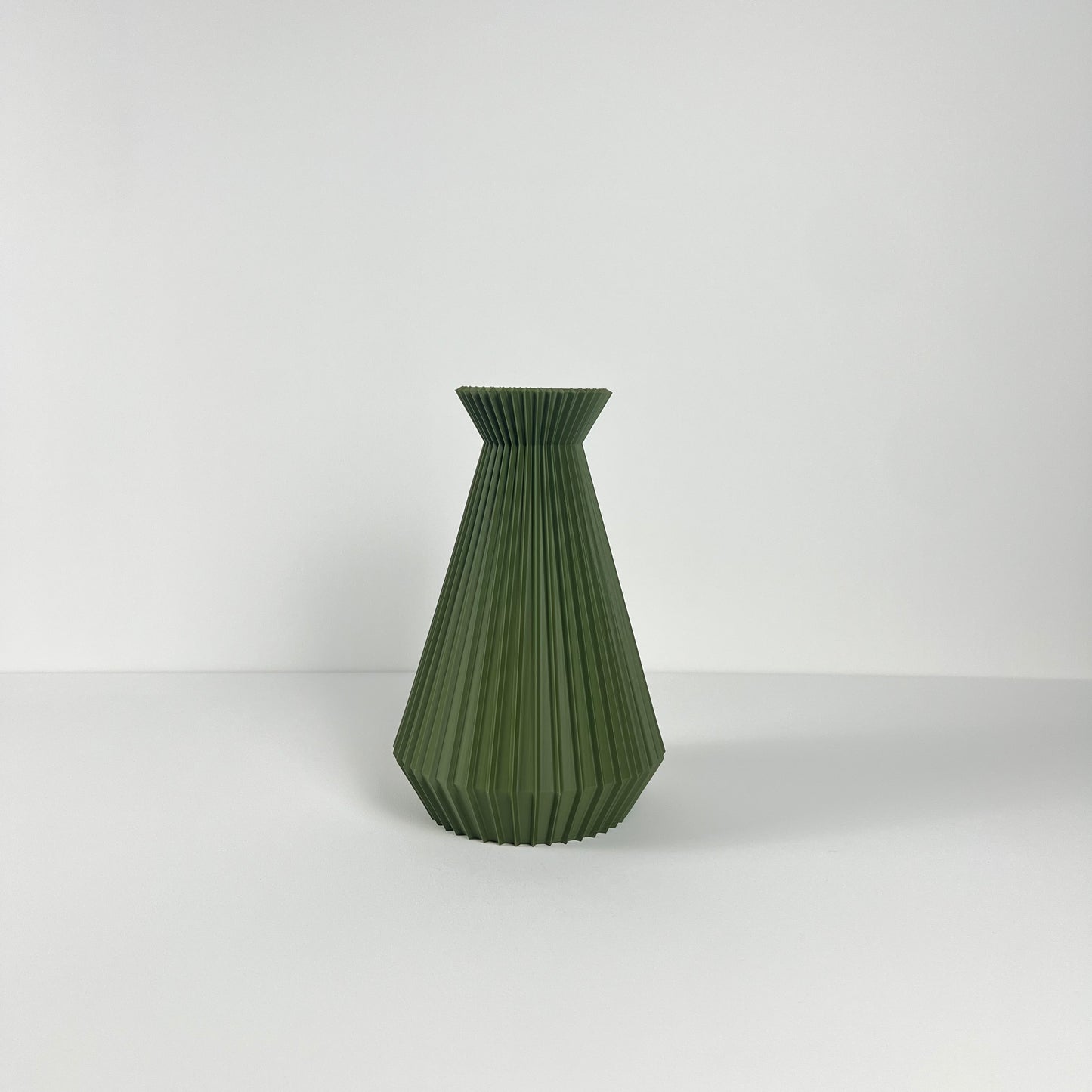 Vase "Roger", Design sculptural et saisissant